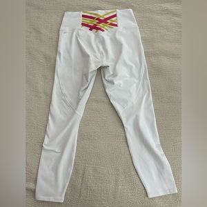 Fabletics Boost Powerhold ⅞ Leggings - White - M